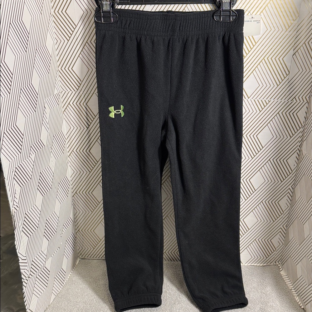 Under Armour joggers NWT Kids Black Joggers with Green Logo size 4 soft